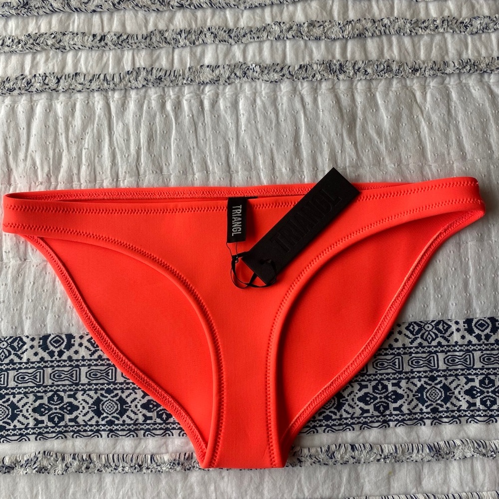 NWT Triangl Coral swim bottoms